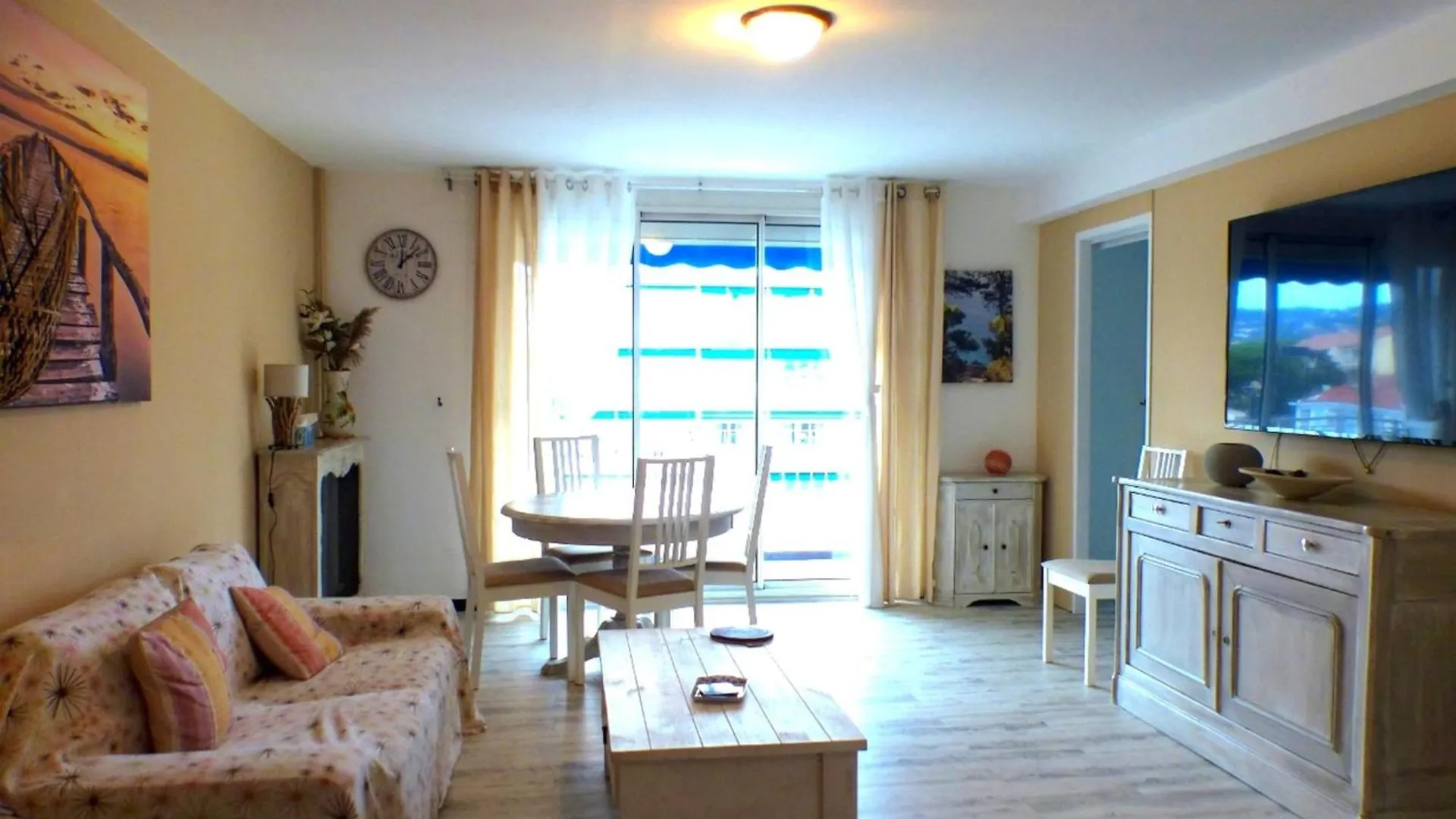 Beautiful Apartment Located 800 M From The Beach Six-Fours-les-Plages Frankrike